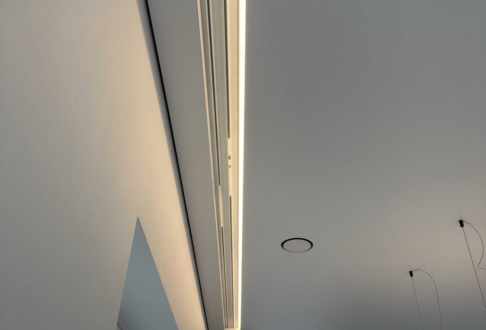 Satino įtempiamos lubos