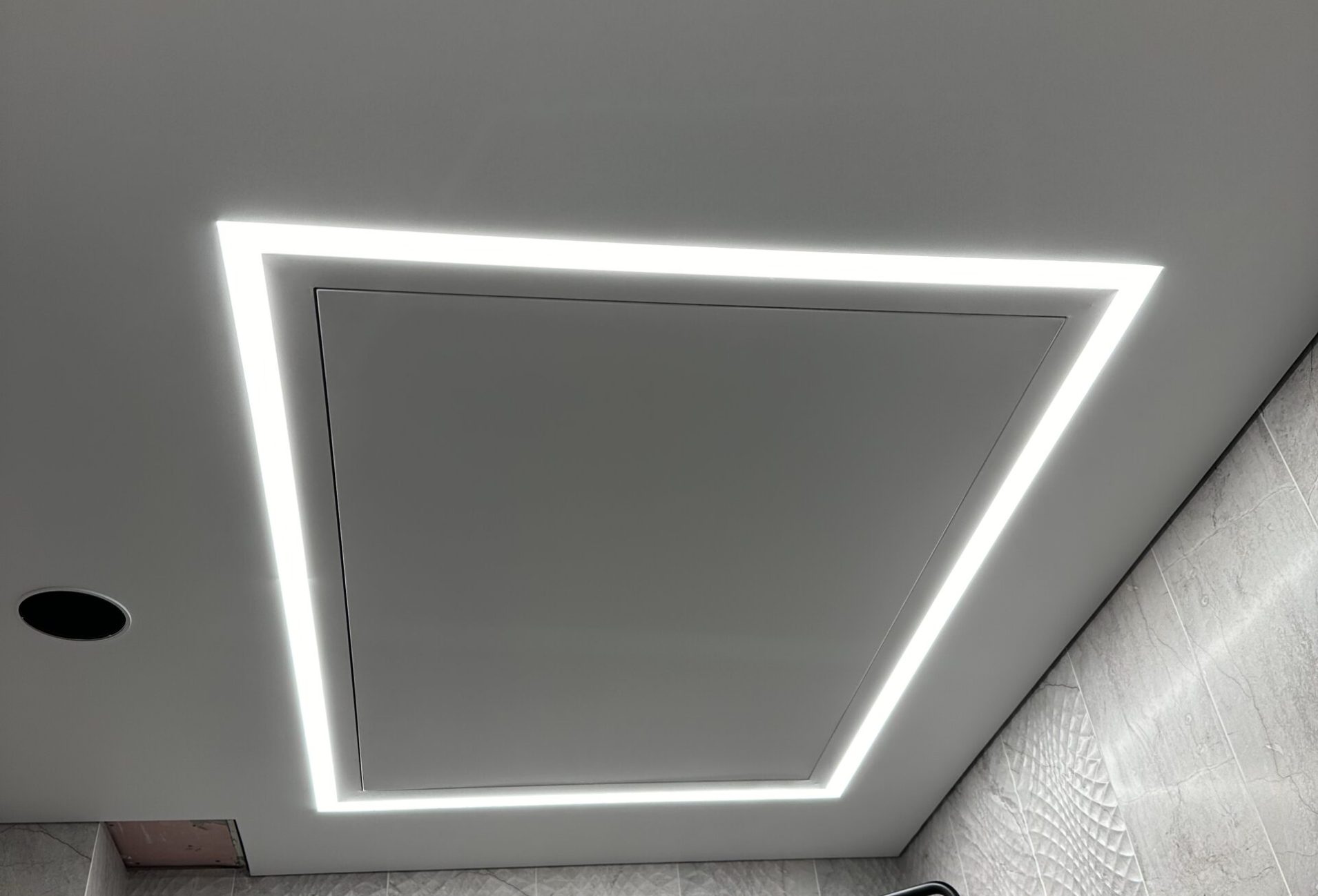 Satino įtempiamos lubos